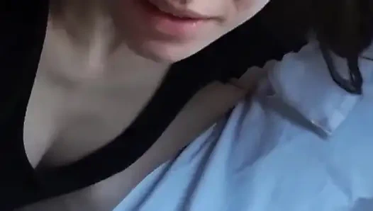 Aku beruntung banget bisa ngentot dan ngentot mulutku pagi-pagi sampai dicrot sperma hangat di kereta