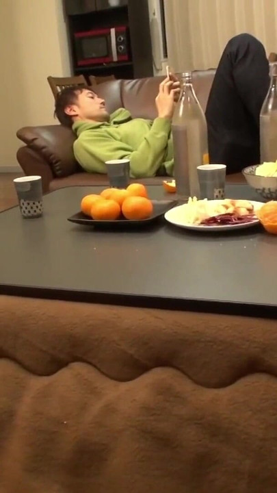 Μια νέα ανακάλυψη που μπορείτε να δείτε όσα εσώρουχα θέλετε ενώ βρίσκονται στο kotatsu! 2 | Κλιπ 2