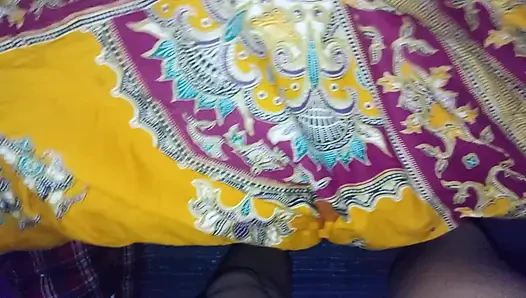 Nepalli köylü çift evde yerel tarzda kovboy kız styal sikişiyor