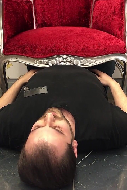 Velvet Throne Part 1: High Heels Licking - Obey Valerias Feet