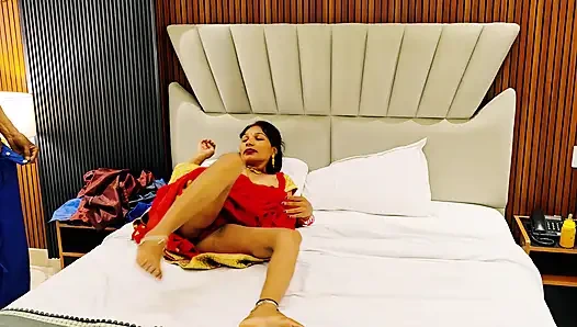 Lal pari jesi hot hardcore lady bathroom m mili uske sath sex karne ke leye bat hui phle wo na bolrhi thii fir usne soft sex karne ke leye k