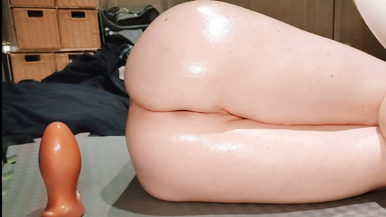 Ass Worship 8 - Usando meu novo plug a ovo XXL pela primeira vez!