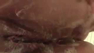 La rumena codruta maria ancuta si masturba nella doccia