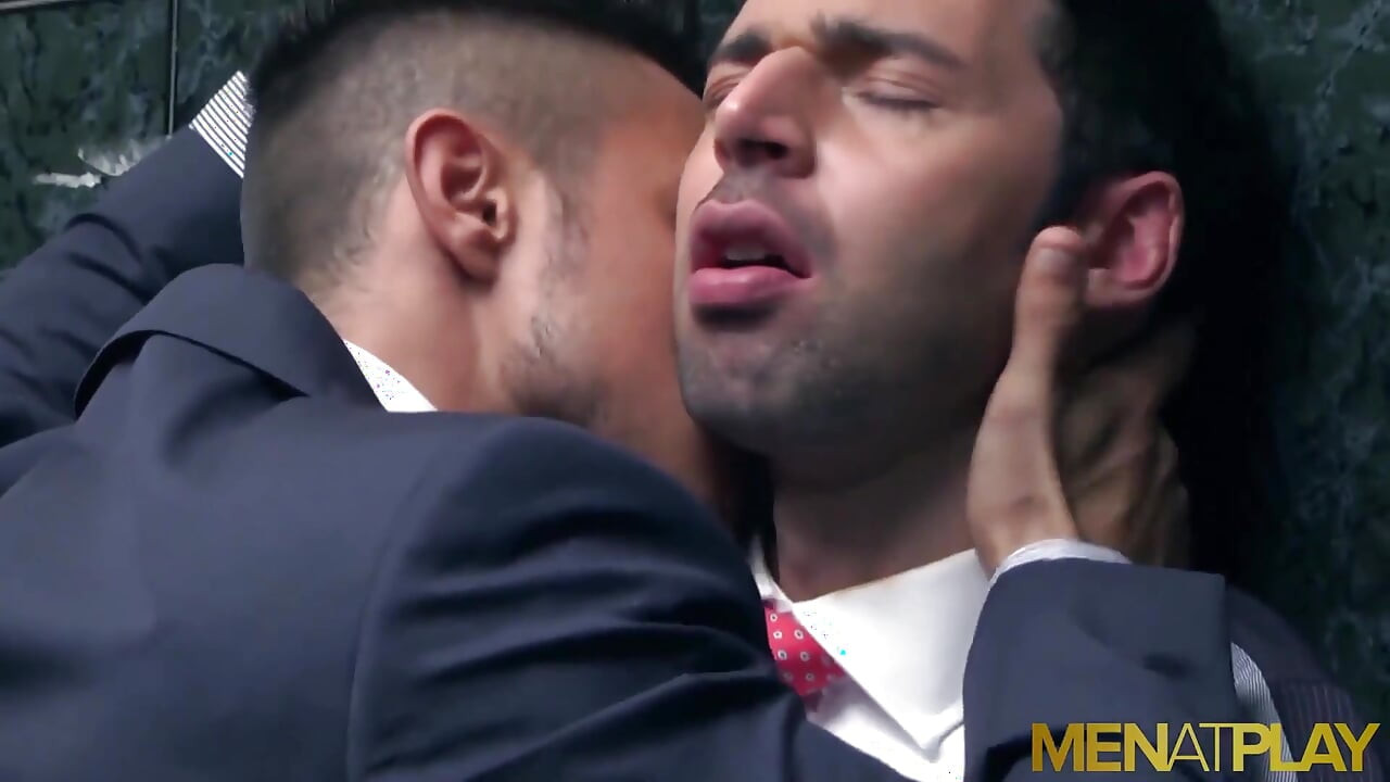 Menatplay athletic inked Klein Kerr anal fucks Dario Beck