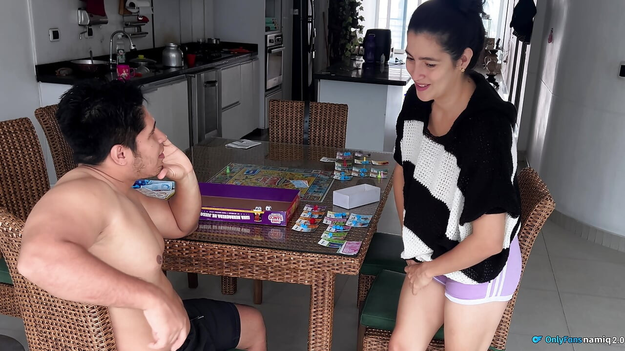 DESPUES DE UN JUEGO DE ASAR, GANE. UNA MAMADA Y UN COÑO APRETADO