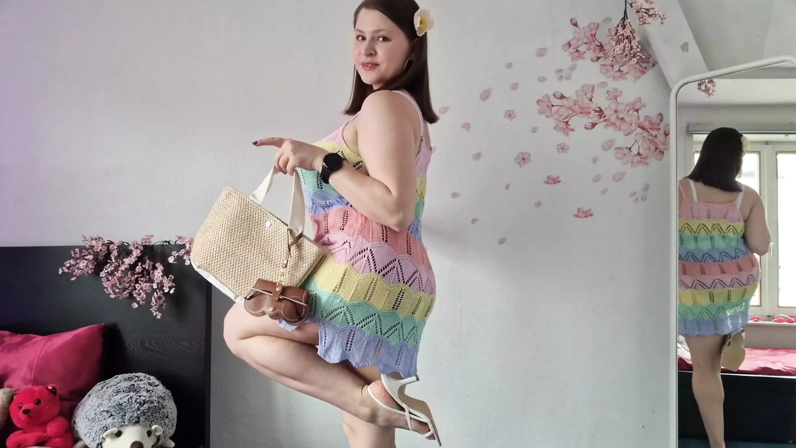 You re sping on me while I try on my beach outfit. JOI + countdown