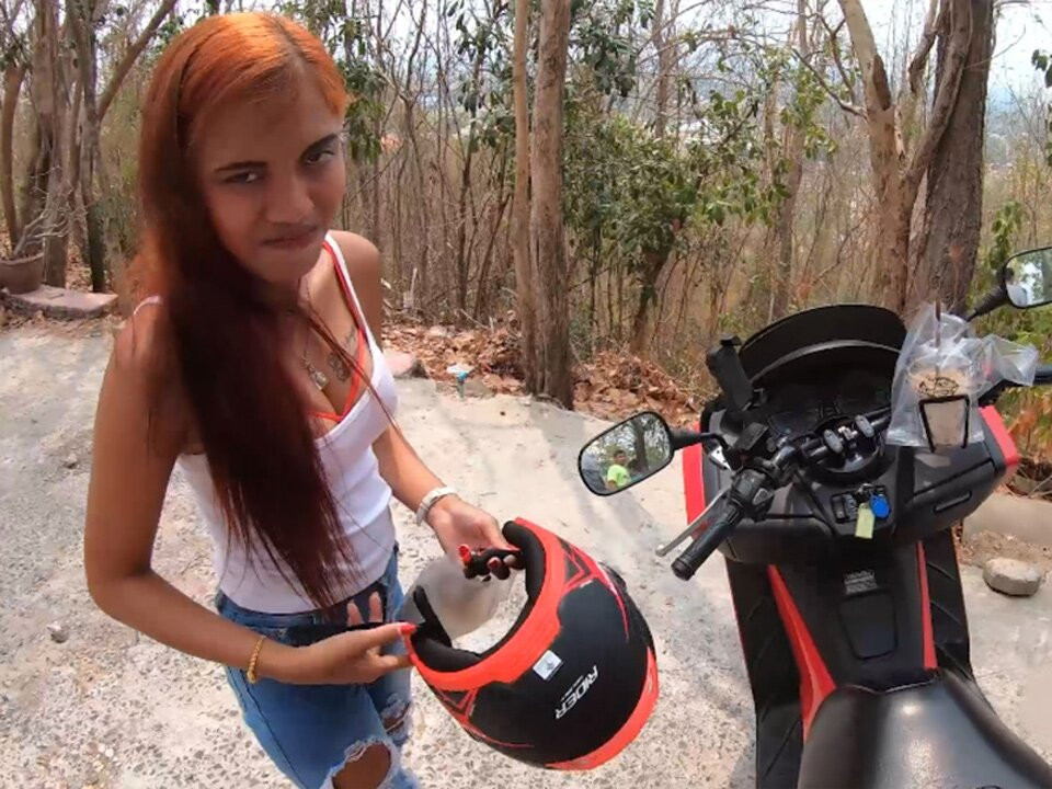 Asian amateur girlfriend sucks and fucks on camera after sight seeing