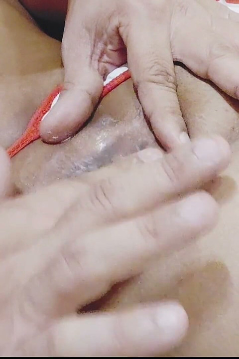 Mujeres calientes se encuentran con su amiga después de mucho tiempo