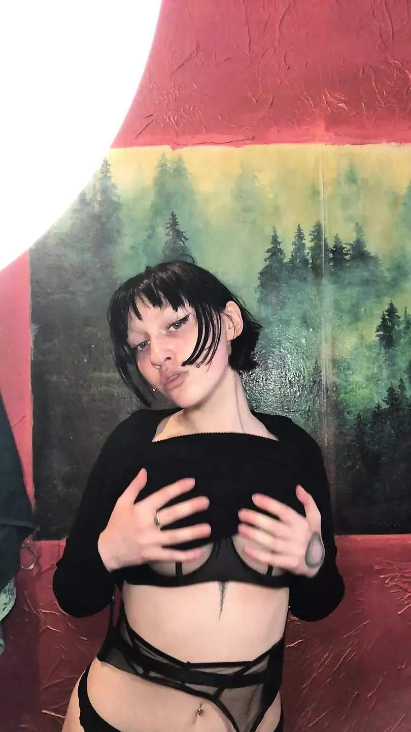 A Girl Tries Out for the Role of a Secretary, with a Deep Throat and a Narrow Pussy