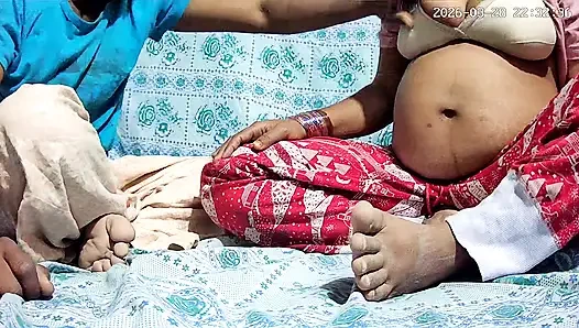 Hintli göğüsler ve ofiste hizmetçi seksi 2986