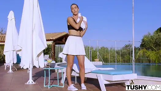 TUSHY - ее единственный способ расслабиться - с членом в ее заднице