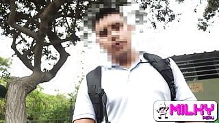 Actriz porno peruana busca un universitario para follarlo