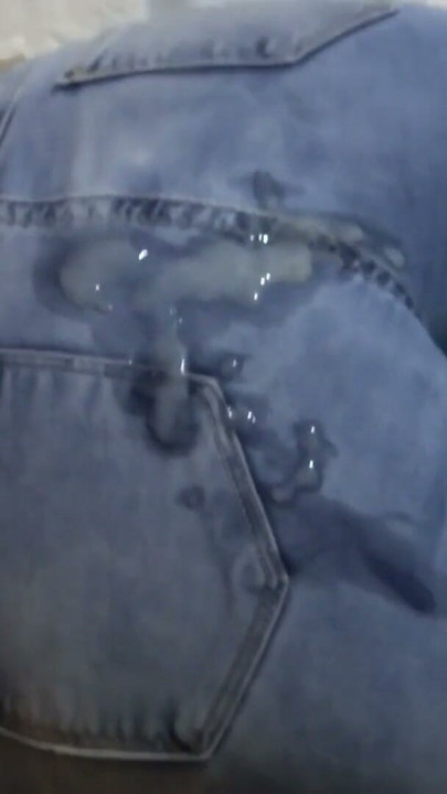 Minha jovem amante não pode resistir mais e ela goza na minha bunda com meus jeans | Clipe 3