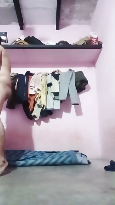 和自己的鸡巴一起打发时间