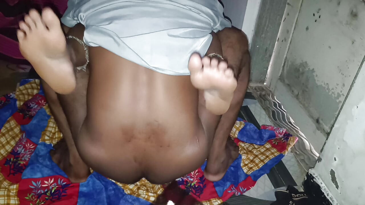 Aaj mainne apne dost ke bhaee ko bula kar usko bola mujhe chodo aur badhiya karke aaj mere pati nahin hai