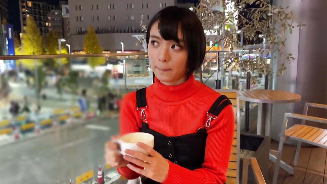A118F07 Matching with a shy girl with short hair, a boyish girl! Cute is justice!! Her occasional beaming smile creates a cute gap! Private shoot at a love hotel and a shameless trapped sex scene!