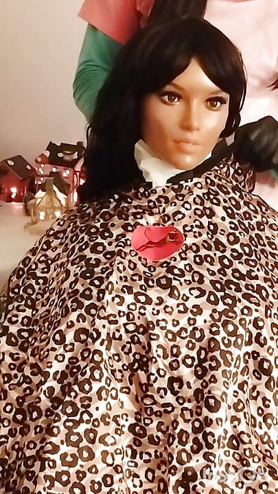 Nikki ebony sex doll colorful short hairdressing cape modeling session