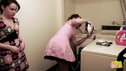 Flirty Lesbians Annabelle Lee and Eden Foster Finger and Eat Their Perfe...