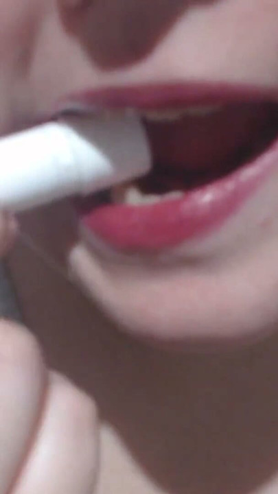 Lipstick up close | Clip 1