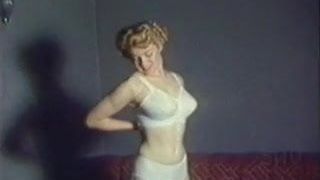 Mulher - vídeo musical de striptease de meias vintage