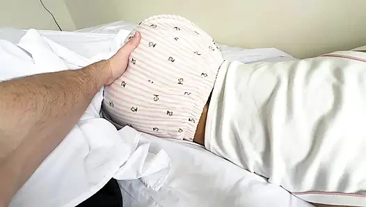 Yemin ederim kimseye söylemeyeceğim, küçük üvey kızım