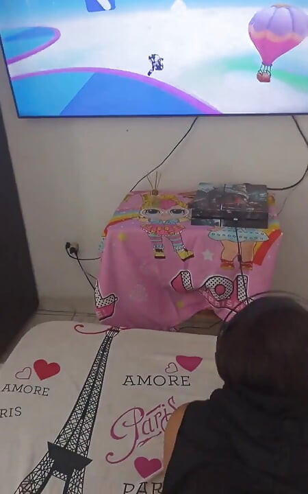 Jugando playstation mientras mi novio me graba