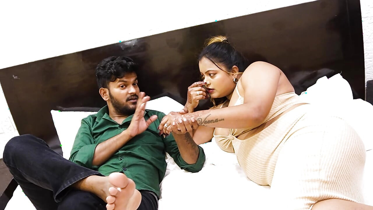 INDICKÁ DESI SEXY FREINDS SKUPINA SE NAVZÁJEM ŠUKAJÍ, HARDCORE ČTYŘI NĚKTEŘÍ SEX