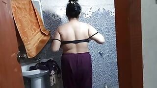 Me follé a mi ex novia en el baño - pareja india del pueblo folla