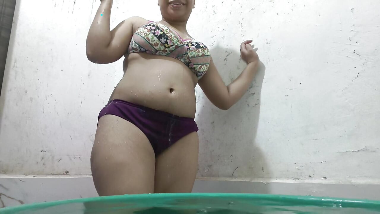 Merii Hot Girlfriend Naha Kar Chut Mein Finger Maara Pani Nikal Diya