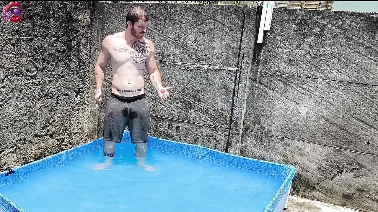 hot threesome fuck in the pool