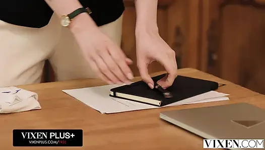 VIXEN, makellose blondine avrora meey kann dem dicken harten schwanz ihres chefs nicht widerstehen