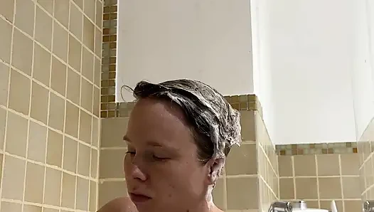 Teen with Hot Sagging Tits