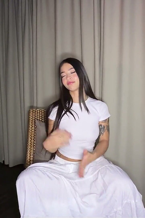 Debut: I'm Giving a Fan the Chance to Film a Video with Me! Anna Cherry