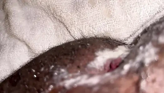 Delik açtırılmış, kremlenmiş ve dudaklar damlıyor. (TAM VIDEO)