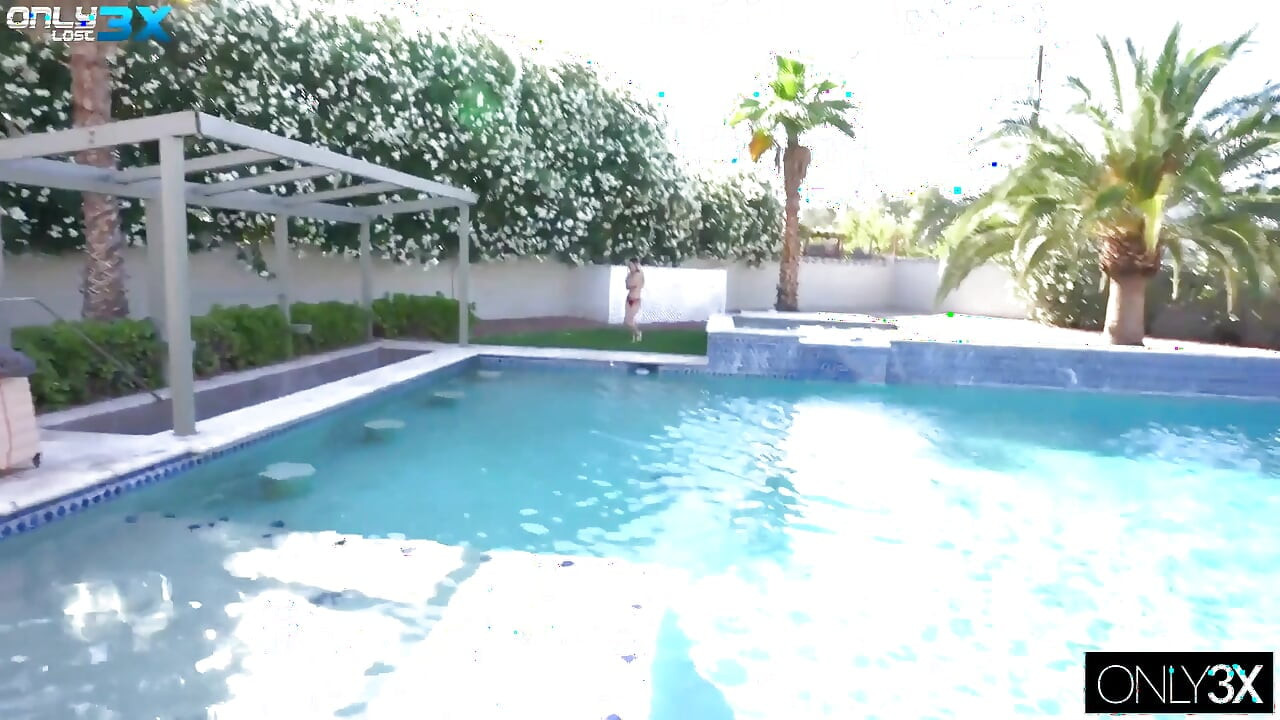 Loszka Lulu Chu połyka spermę po intensywnym seksie.