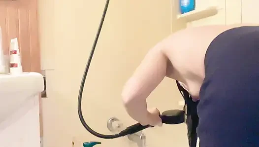 Hana cuci rambut di bak mandi toket kecilnya enak banget
