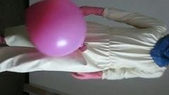 Gummianzug und Luftballon - latex rubber suit and balloon