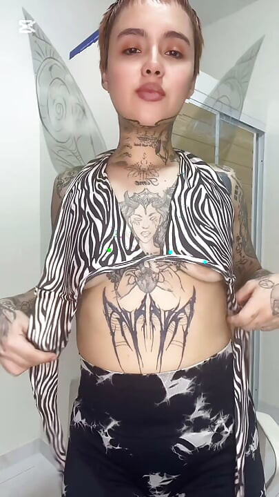 Cea mai sexy și frumoasă femeie tatuată din lume
