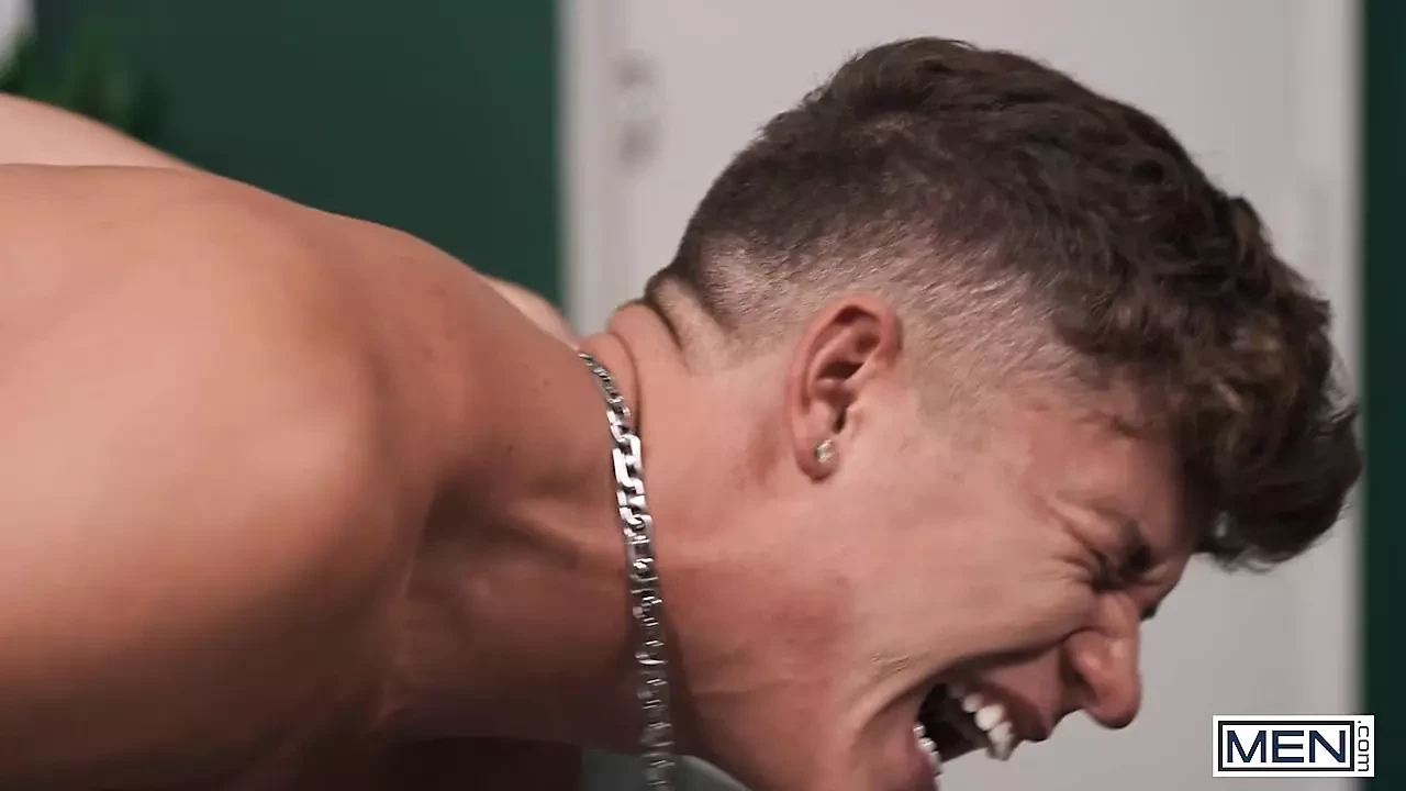 男 - Joey Mills给Drake Von一次深度的首次性爱，最后以射在胸前和剑战结束