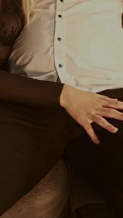 Er Konnte Nicht Mehr Widerstehen, Sanfter Und Romantischer Handjob