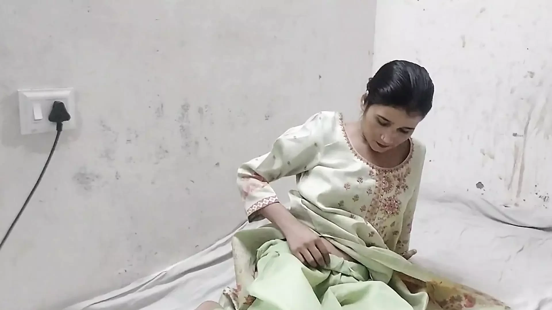 Step mother ko paise dekar kar hotel me pela