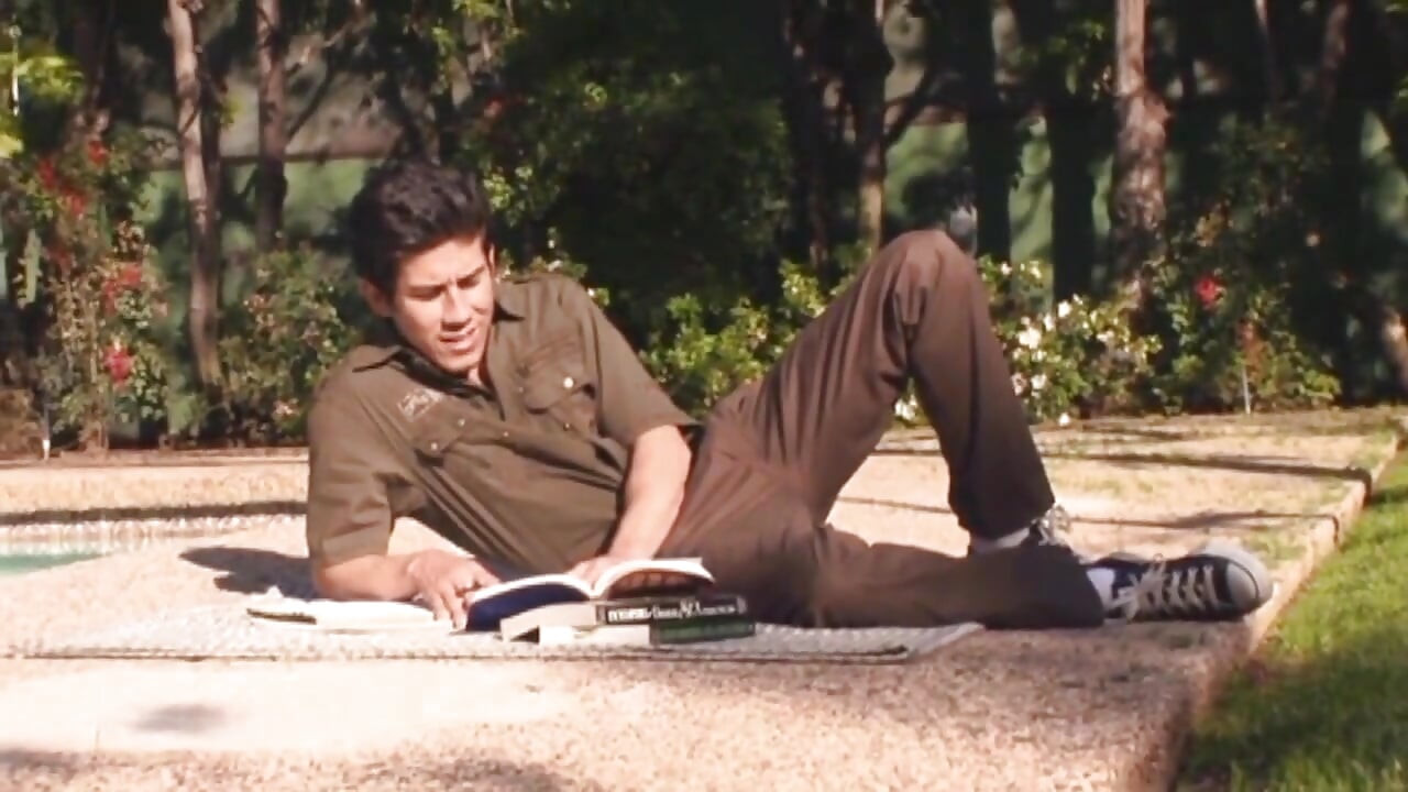 Laitno fuced outdoor by  policeman