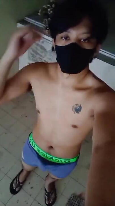 Strip-tease En Plein Air Pour Papa ! Vous Voulez Vous Joindre? Softcore Pinoy, Strip-tease