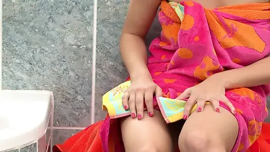 Mükemmel lezbiyen Fransız bebekler duşta eğleniyor