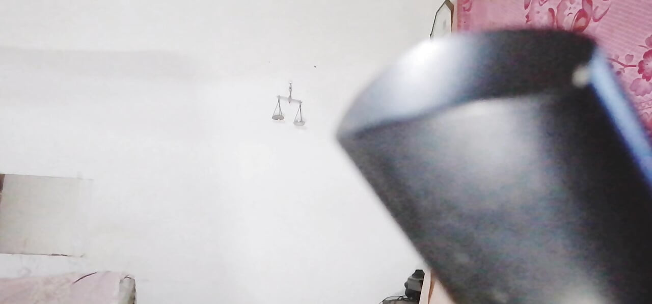 La verdadera criada de casa me estaba seduciendo sin sujetador y lo puso en la boca