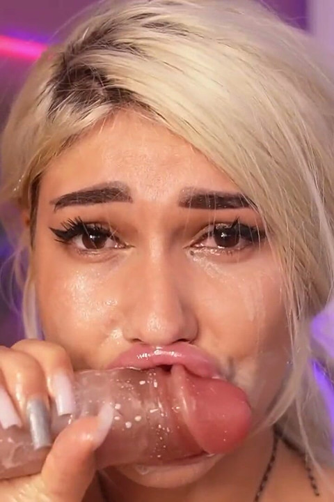 Sloppy Blowjob and Cum on Face