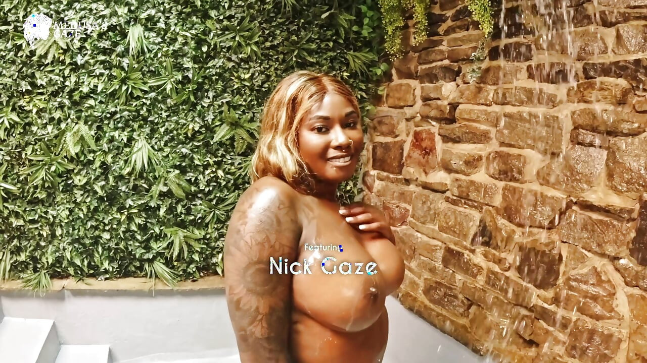Cascada Interracial- Chica Negra Hace Masaje Y Chorros De Xeinna Rose Preñada