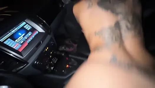 Mein freund nimmt mich mit nach hause, ich werde geil und wir ficken in seinem auto! - Annacherry7