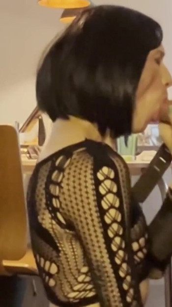Kultni trenutak iz "Tgirl Riley analno iskorištena i zadovoljena na prvom spoju"