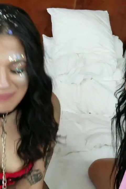 Licky Licky dibimbing Stella Carter dan Mia Mor